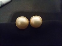 14k gold button pearl earrings