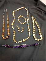 Wonderful 3 piece set with 3 additional necklaces