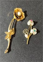 Vtg flower brooches. LG one appears to have a