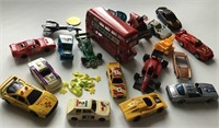 Vingt jouets - diecast – en métal ou en plastique