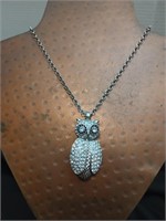 Great necklace with a rhinestone convertible owl