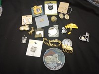 Mixed lot of cat fashion jewelry including 1