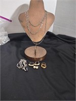 Costume jewelry pieces including bracelet, 2 pr