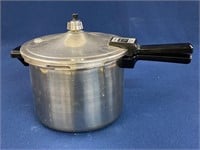 Presto Stainless Steel Pressure Cooker 10”x7”