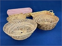 (5) Assorted size baskets