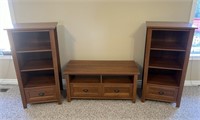 Tv stand & 2 towers