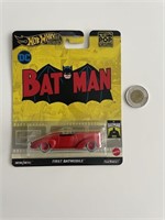 Hot Wheels premium Batman premier Batmobile, neuf