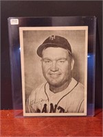 1948 JOHNNY MIZE PICTURE PACK 6.5X9 CARD. RARE.