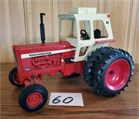 International IH 856 tractor