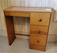 Small wood kneehole desk