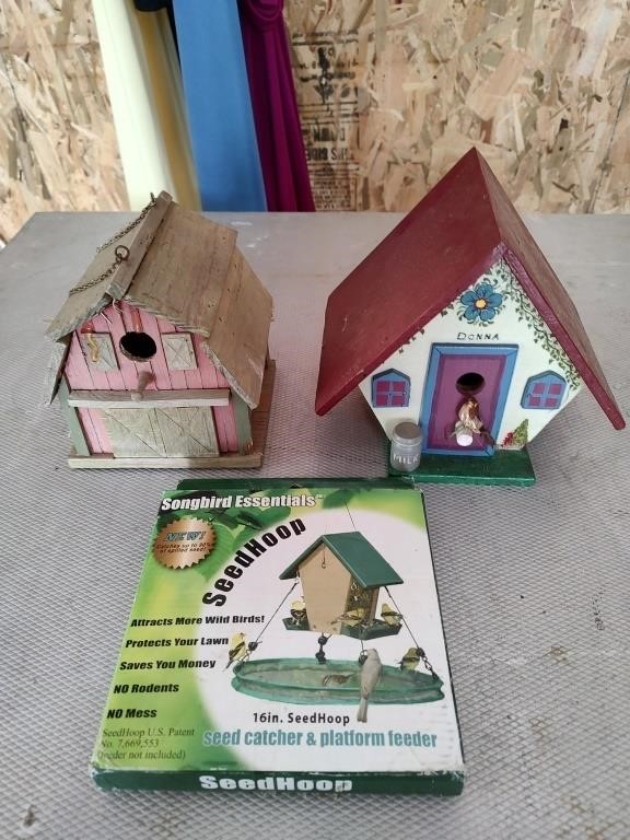 2 Decorative Bird Houses and Seed Hoop