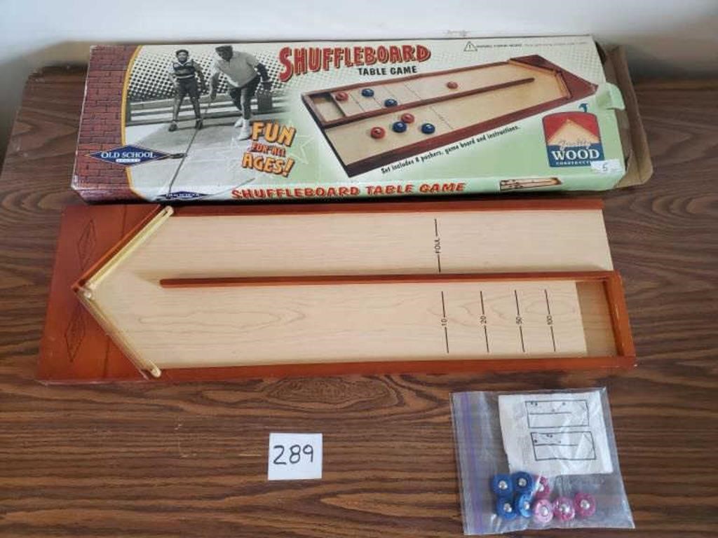 Shuffleboard game