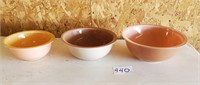 Set of 3 Pyrex bowls