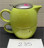 Green ceramic tea pot w/ stackable cup