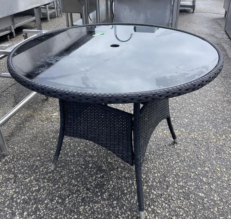 PATIO TABLE VINLY WEAVE W/ GLASS TOP 41.25" DIA