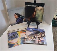 Group of 4 records. Joan Baez, Moody Blues. All