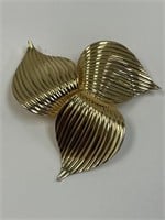 SARAH COVENTRY LARGE 3 LEAF GOLD TONE BROOCH