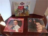 6 mixed genre albums. Hollies, Roger Whittaker,