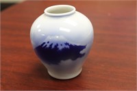 A Japanese Fukugawa Small Vase
