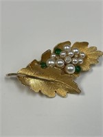 SIGNED CARPI PEARL & GREEN ACCENT LEAF BROOCH