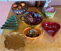 V - LOT OF HOLIDAY PLATTERS (K135)