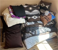 V - MIXED LOT OF BLANKETS (TWIN) & PILLOWS (R7)