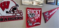 V - LOT OF WISCONSIN BADGERS COLLECTIBLES (G39)