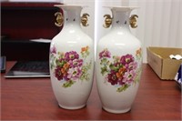 A Pair of Chinese Vase