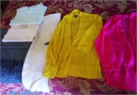 V - LOT OF WOMEN'S TOPS (SOME CASHMERE) (M7)