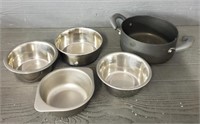 Pot & (4) Dog Dishes