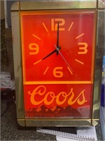 NICE OLD COORS LIGHTED CLOCK