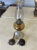 ANTIQUE OIL LAMP WITH 2 BURNERS
