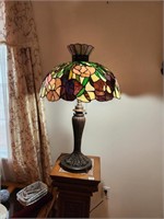 Table lamp- heavy Tiffany style lamp, 3 bulbs