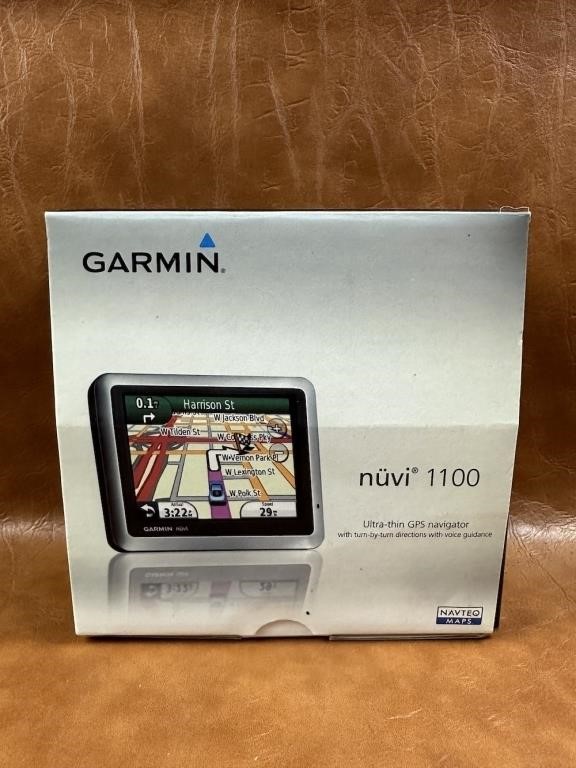 Garmin Nuvi 1100 with Charger