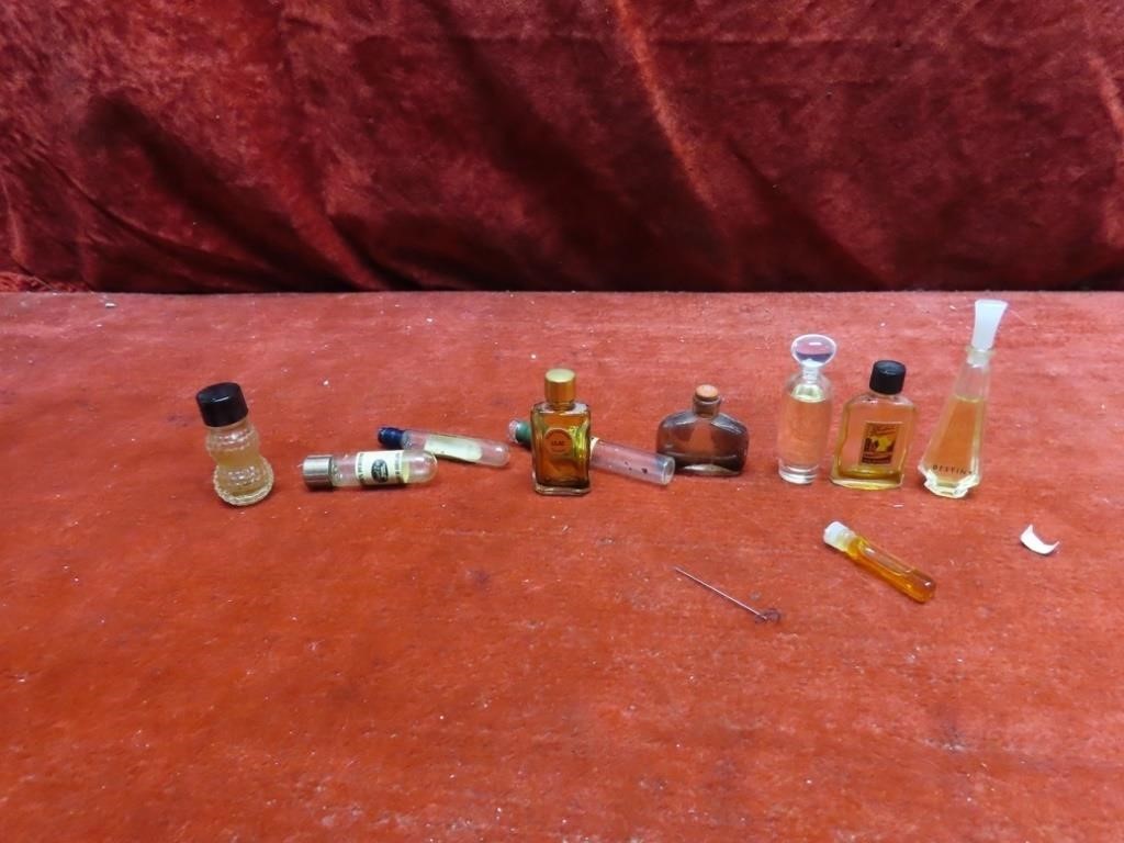 Miniature perfume bottles lot.