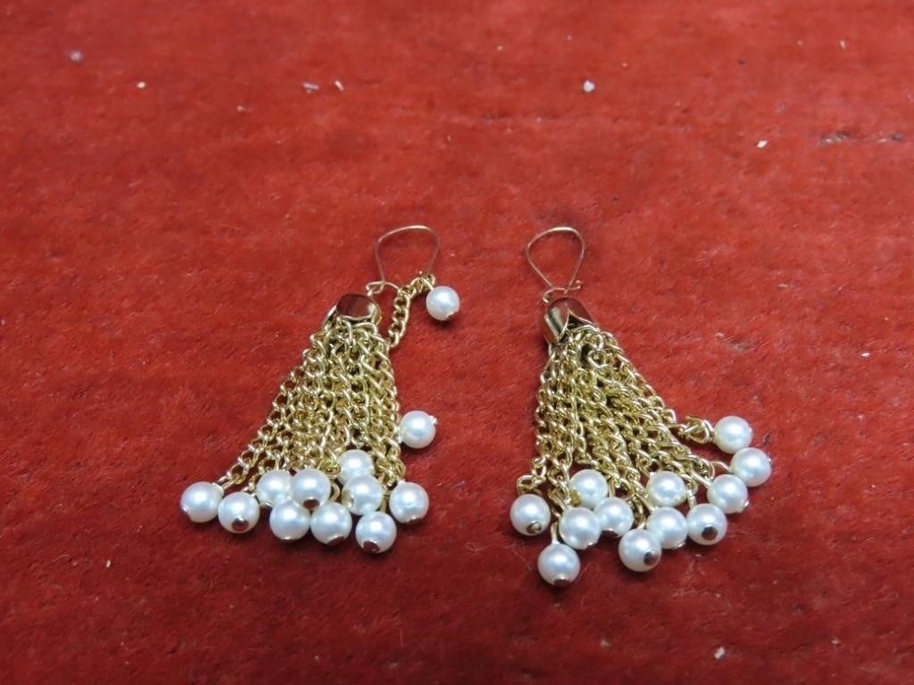 14k gold & pearl drop earring.