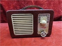 Vintage radio. Tube type battery operated.