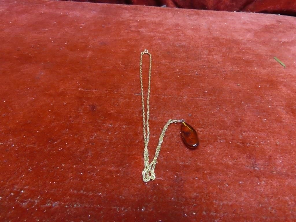 14k gold Italy Necklace. Amber pendant.