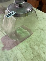 Glass dispenser with lid