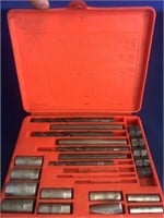 MAC TOOLS SCREW EXTRACTOR KIT.  MISSING A COUPLE