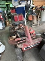 VINTAGE SNAPPER RIDING LAWN MOWER WITH BRIGGS