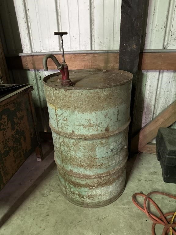 55 GALLON OIL DRUM WITH PUMP