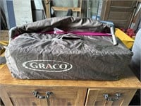 GRACO PACK N PLAY WITH CHANGING TABLE