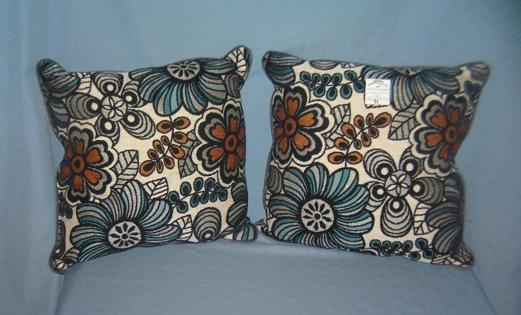 Modern decoative throw pillows