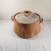 Pottery pot