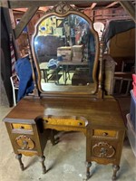 Antique dresser w/ mirror. Walnut.
