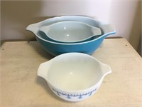 Vtg Large & Small Pyrex Mixing Bowls READ