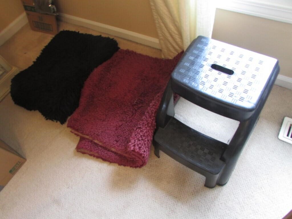 stool,rugs & linens