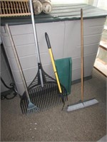 rake,broom & yard tools