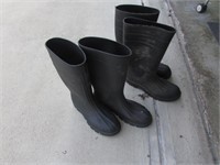 2 pairs of rubber boots